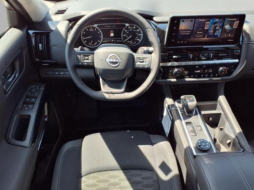 Everest White Pearl Tricoat 2026 Nissan Pathfinder SV