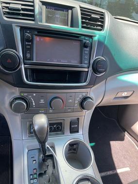 Black 2013 Toyota Highlander SE