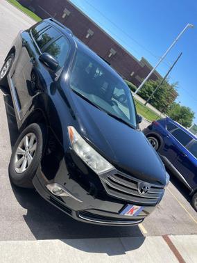 Black 2013 Toyota Highlander SE