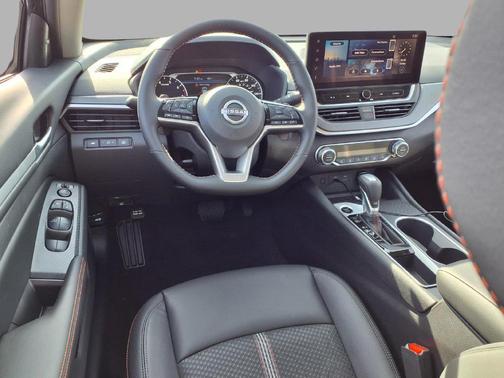 Super Black Clearcoat 2026 Nissan Altima SR FWD