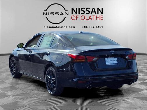 Super Black Clearcoat 2026 Nissan Altima SR FWD