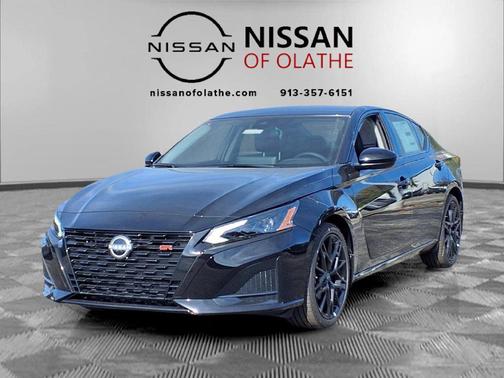 Super Black Clearcoat 2026 Nissan Altima SR FWD