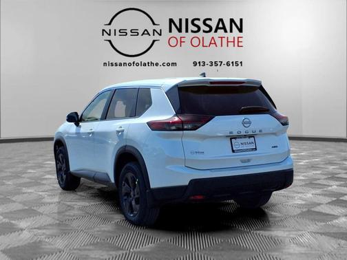 Everest White Pearl Tricoat 2026 Nissan Rogue SV