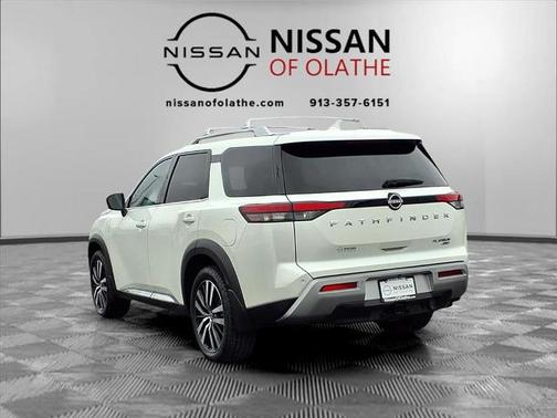 2023 Nissan Pathfinder Platinum