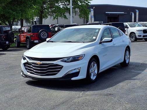 Summit White 2024 Chevrolet Malibu FWD 1LT