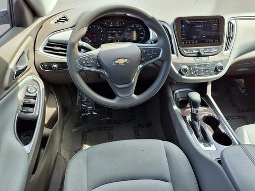 Summit White 2024 Chevrolet Malibu FWD 1LT