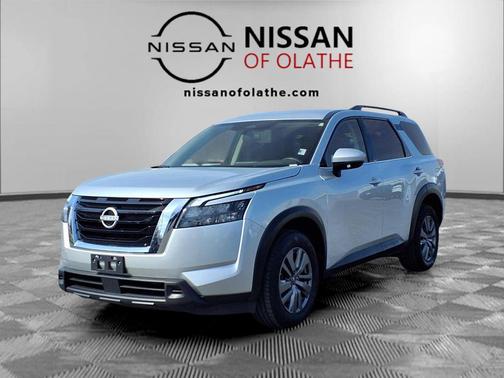 Brilliant Silver Metallic 2025 Nissan Pathfinder SV 4WD