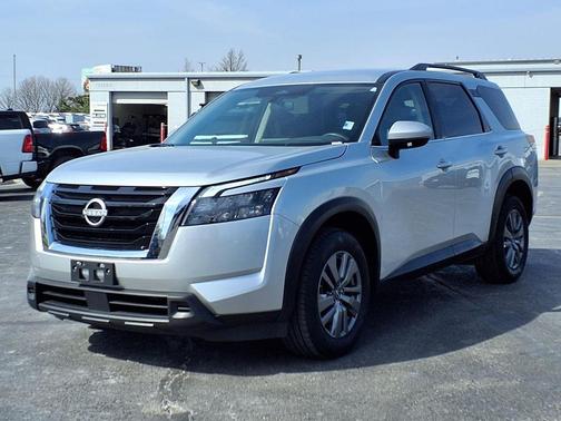 Brilliant Silver Metallic 2025 Nissan Pathfinder SV 4WD
