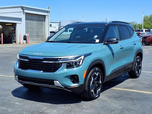 Pluton Blue/Black Roof 2025 Kia Seltos S