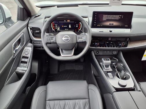 Everest White Pearl Tricoat 2026 Nissan Rogue Platinum