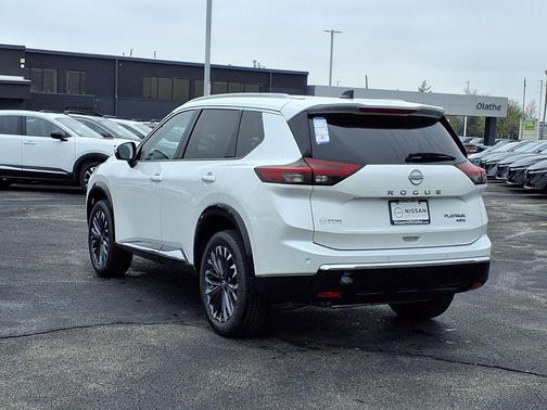 Everest White Pearl Tricoat 2026 Nissan Rogue Platinum