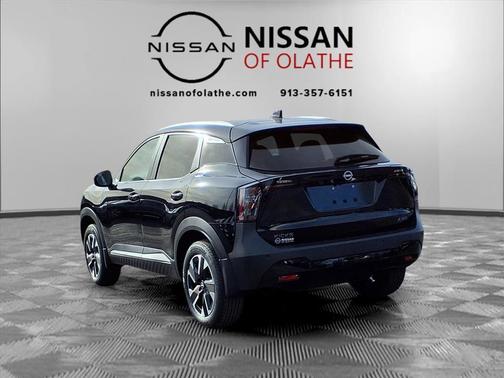 Super Black 2026 Nissan Kicks SV