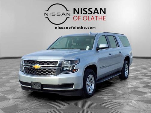 Silver Ice Metallic 2018 Chevrolet Suburban LT