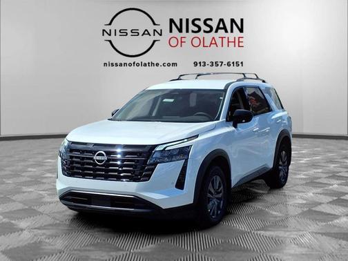 Everest White Pearl Tricoat 2026 Nissan Pathfinder SV