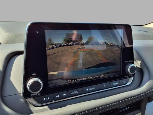 Everest White Pearl Tricoat 2026 Nissan Rogue SV