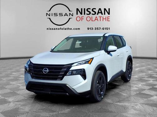 Everest White Pearl Tricoat 2026 Nissan Rogue SV