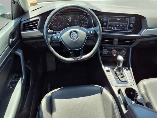 Pure White 2019 Volkswagen Jetta 1.4T SE
