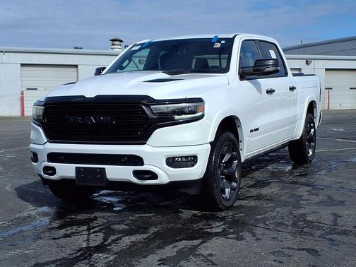 Bright White Clearcoat 2024 RAM 1500 Limited