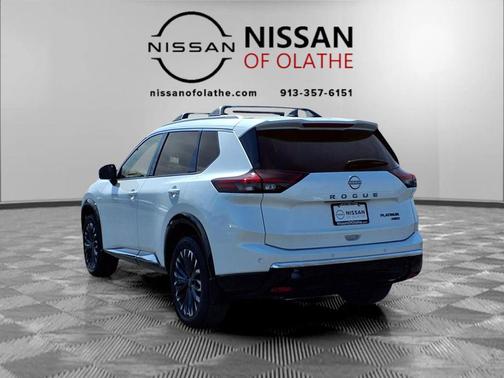 Everest White Pearl Tricoat 2026 Nissan Rogue Platinum