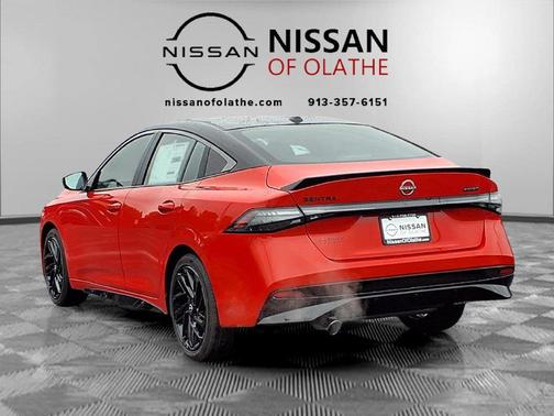 Energetic Ember/Super Blk 2027 Nissan Sentra SR