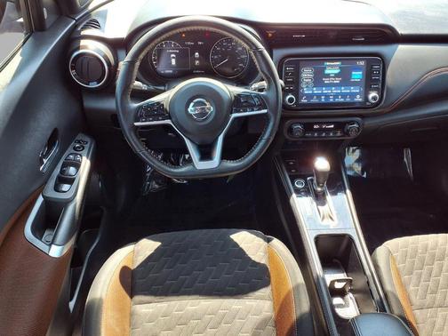 2021 Nissan Kicks SR