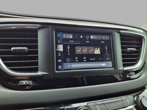 2024 Chrysler Voyager LX