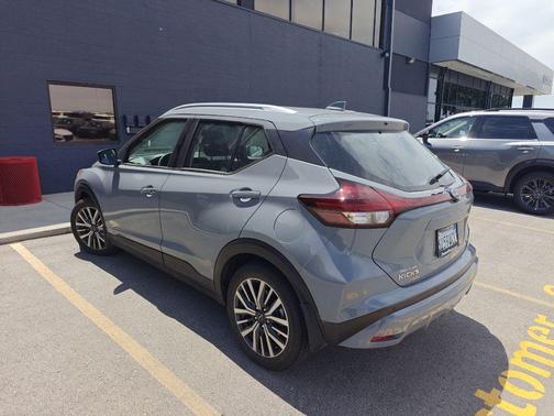 Boulder Gray Pearl 2024 Nissan Kicks SV