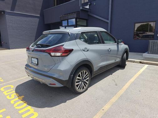 Boulder Gray Pearl 2024 Nissan Kicks SV