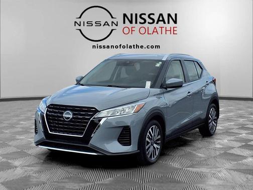Boulder Gray Pearl 2024 Nissan Kicks SV