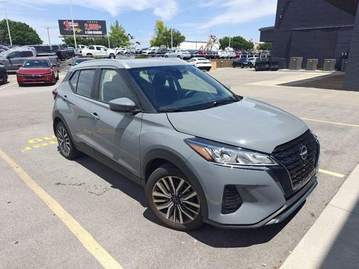 Boulder Gray Pearl 2024 Nissan Kicks SV