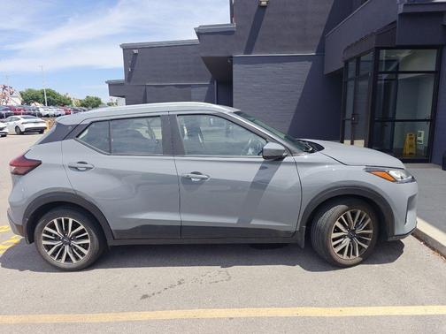 Boulder Gray Pearl 2024 Nissan Kicks SV