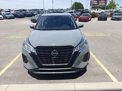 Boulder Gray Pearl 2024 Nissan Kicks SV