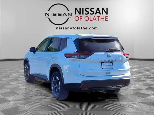 Everest White Pearl 2025 Nissan Rogue SV