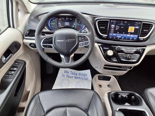 Bright White Clearcoat 2024 Chrysler Pacifica Hybrid Select