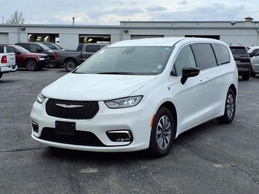 Bright White Clearcoat 2024 Chrysler Pacifica Hybrid Select