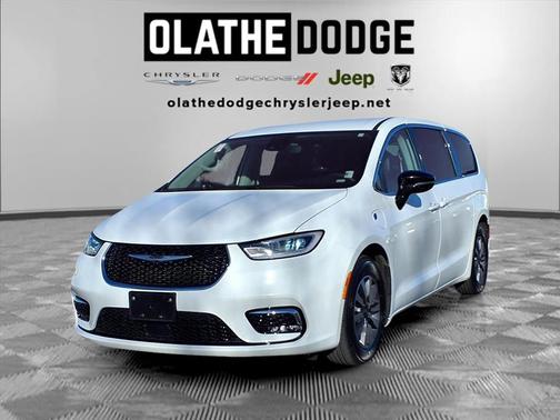 2024 Chrysler Pacifica Hybrid Select