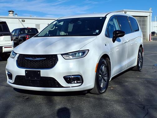 2024 Chrysler Pacifica Hybrid Select