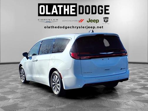 2024 Chrysler Pacifica Hybrid Select