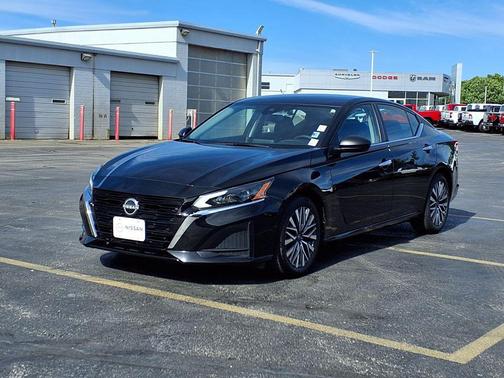 Super Black Clearcoat 2025 Nissan Altima 2.5 SV
