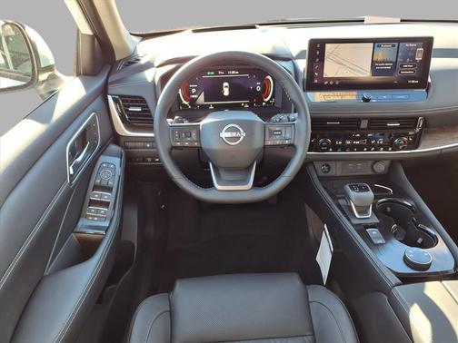 Everest White Pearl Tricoat 2026 Nissan Rogue Platinum