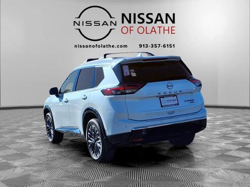 Everest White Pearl Tricoat 2026 Nissan Rogue Platinum