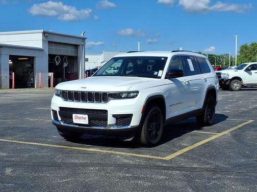 Bright White Clearcoat 2023 Jeep Grand Cherokee L Laredo