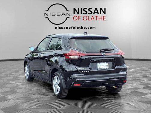 Super Black 2025 Nissan Kicks S