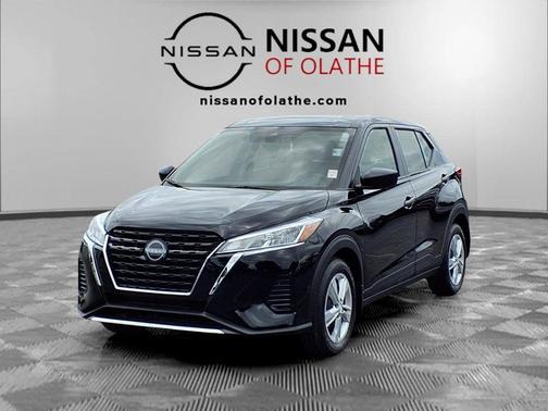 Super Black 2025 Nissan Kicks S
