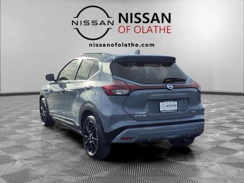 2021 Nissan Kicks SR