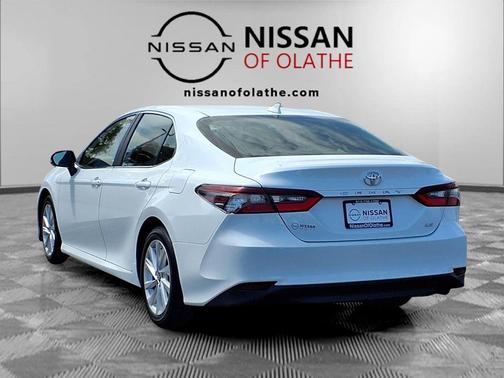 Ice 2024 Toyota Camry LE