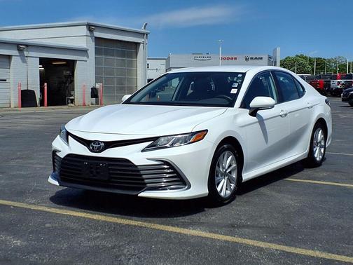 Ice 2024 Toyota Camry LE