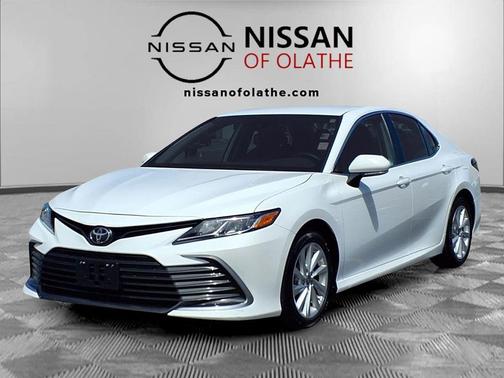 Ice 2024 Toyota Camry LE