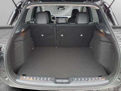 Aspen White/Super Black 2026 Nissan Kicks SR
