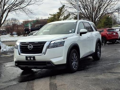 2024 Nissan Pathfinder SV